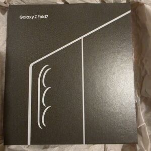 Samsung Jet Black Packaging with White Details